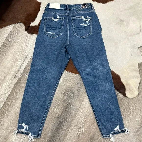 American Eagle Outfitters Super Indigo Ripped Strigid Mom Jean - Picture 2 of 5